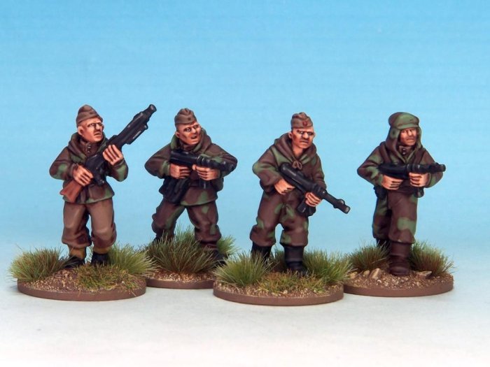 Soviets Scouts with German Weapons