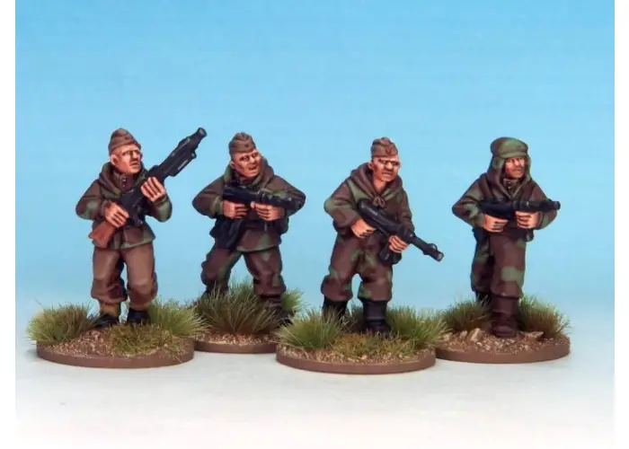 Soviets Scouts with German Weapons