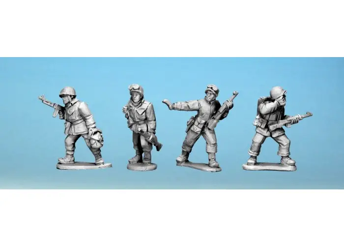 US Recon/FO team moving